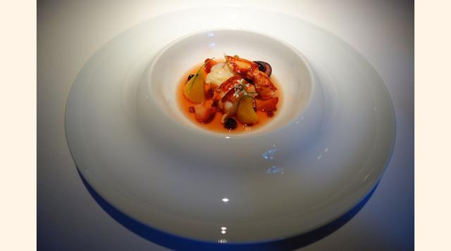 Maison Pic (Drôme, Francia). La chef Anne-Sophie Pic dirige este restaurante de tres estrellas Michelin. El menú degustación en nueve tiempos incluye desde un consomé de parmesano infusionado con hierbas hasta una panna cotta de miel. El menú degustación 