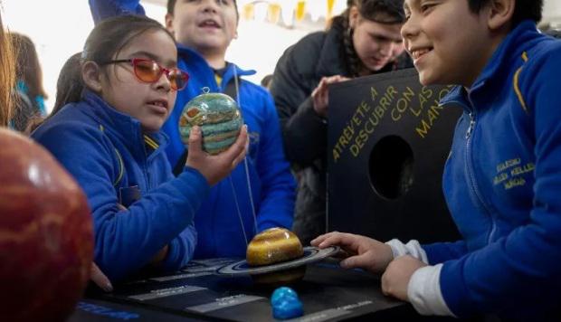 Miguel Roth, astrónomo del Telescopio de Magallanes, dijo a The Associated Press que “la idea de poder hacer divulgación inclusiva es fundamental”. (Foto: AP)
