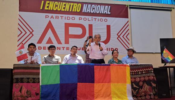 El expremier Aníbal Torres  participó en la presentación de la agrupación Adelante Pueblo Unido  junto a Anahí Durand.