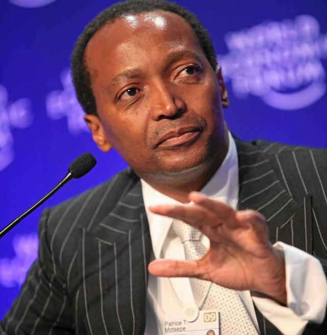 Patrice y Precious Motsepe – Fundadores de African Rainbow Minerals, En 1999 crearon la fundación Motsepe y destinan al menos la mitad de sus riquezas a la creación de nuevos puestos de trabajo, apoyo a la educación, mejora en la calidad de vida de los niños, los desempleados y discapacitados, entre otros.