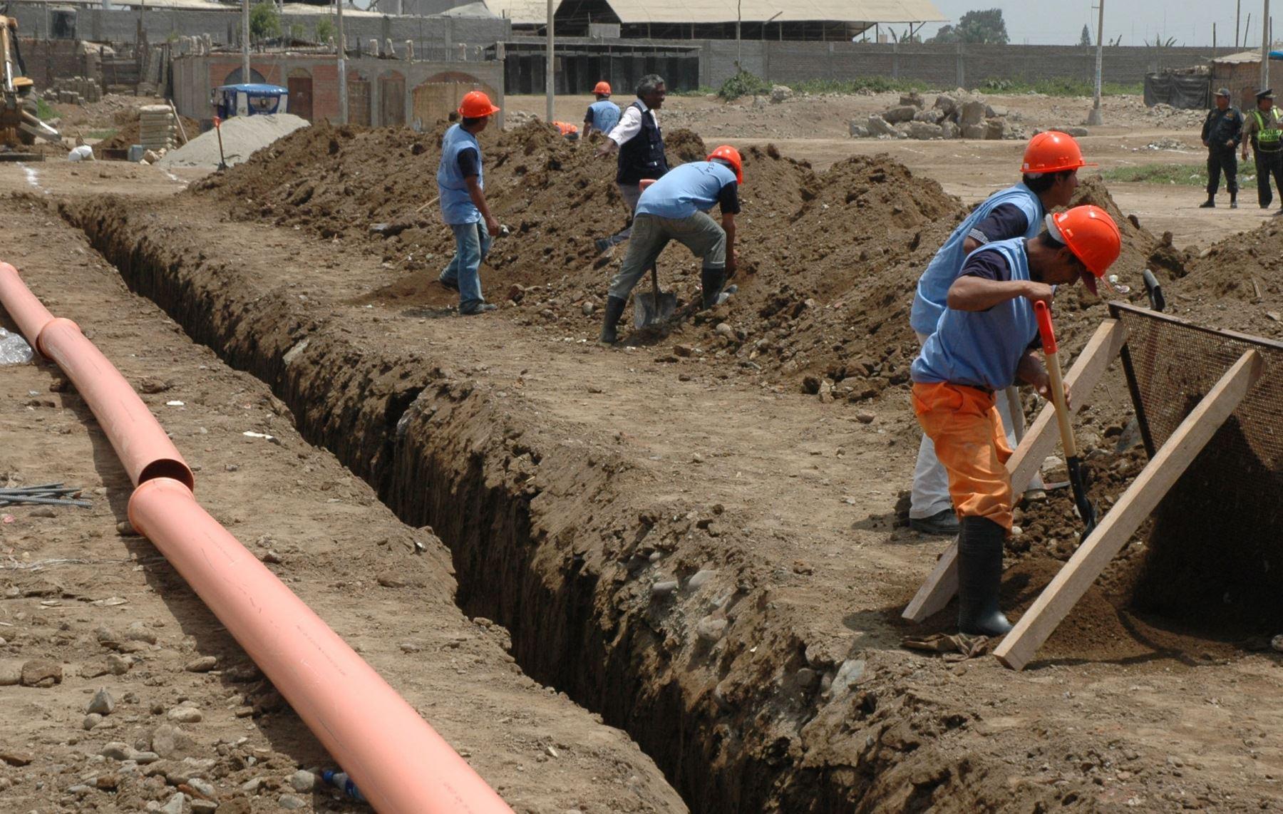 La población se beneficiará con 160,000 conexiones nuevas de agua potable y más de 162,000 conexiones nuevas de alcantarillado (Foto: Andina).