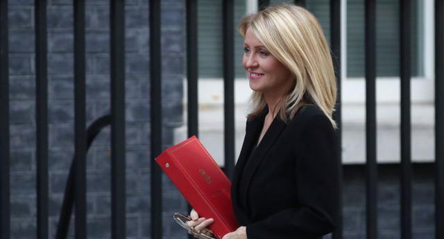 Esther McVey: Otra de las dimisionarias del gabinete de May, que renunció a su puesto de ministra de Trabajo y Pensiones en noviembre del año pasado por desacuerdos en la gestión del "Brexit". (Reuters)