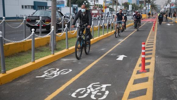 Los ciclistas deben respetar las normas y señales de tránsito para evitar ser multados. (GEC)