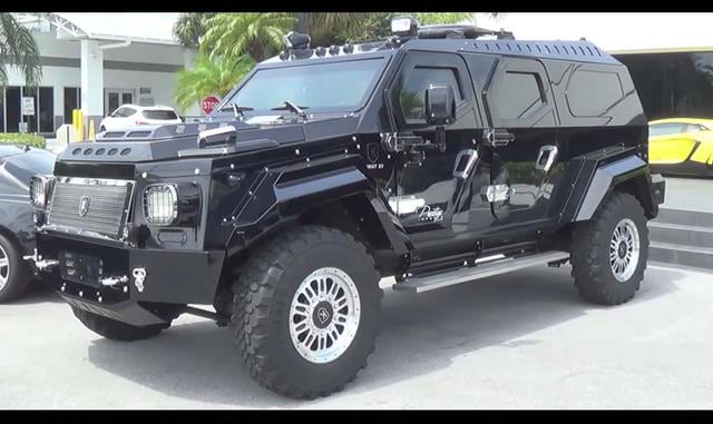 Fotos 13 | 8. KNIGHT XV. Con este mega lujoso tanque de guerra tienes la mejor combinación de lujo y seguridad en un vehículo. Basado en el vehículo militar blindado AAVI Gurkha F5, la KNIGHT XV cuenta con tecnología iPad, un sistemas de cámara de visión 