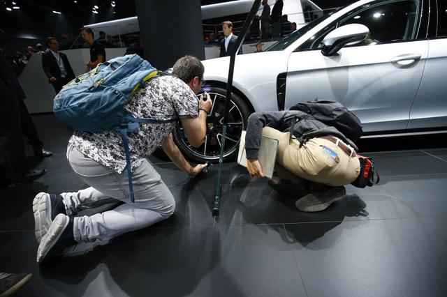 FOTO 8 | Además, en los modos de conducción Sport y Sport Plus y cuando el vehículo alcanza velocidades de más de 88.5 kilómetros por hora, el alerón se coloca en la posición de  1 grado. (Foto: Porsche)