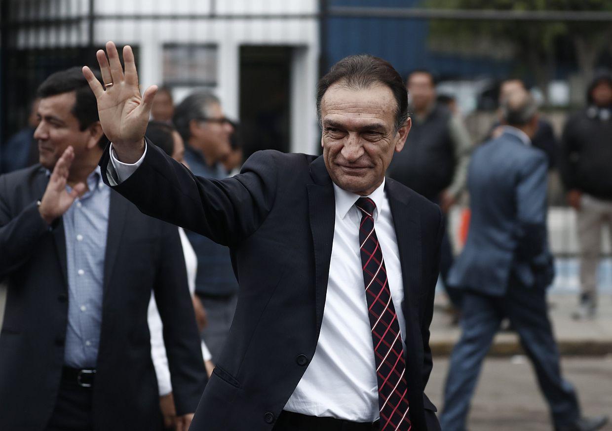 El congresista de Fuerza Popular Héctor Becerril aseguró que dará las explicaciones ante su bancada en la próxima reunión. (Foto: GEC)