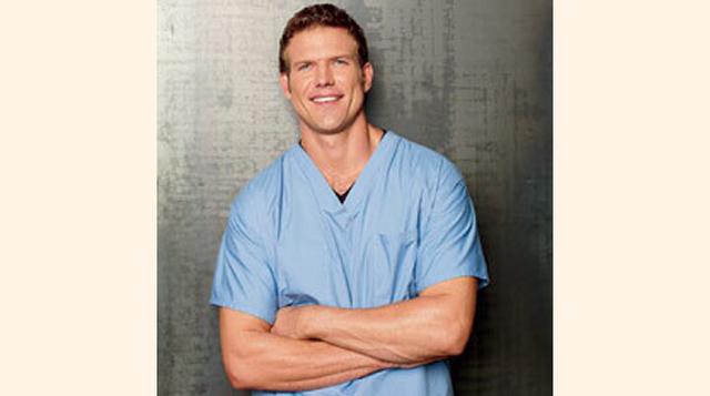 Travis Stork: Es un médico especialista en nutrición y otras disciplinas para lograr una buena figura. Es presentador del programa de televisión “The Doctors”. Su patrimonio es de US$ 8 millones. (foto: Twitter)