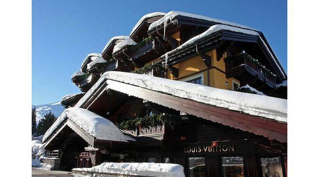 CASA DE BERNARD ARNAULT EN COURDCHEVEL, FRANCIA. Presidente de la compañía dedicada a artículos de lujo LVMH y accionista de Don Perignon, Louis Vuitton y Hermes, el magnate francés Bernard Arnault se olvida del invierno con periódicas escapdas a su hotel