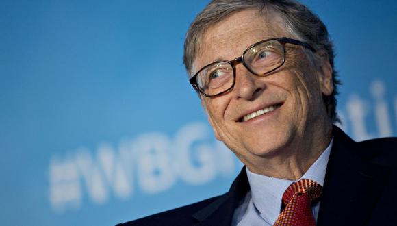 Bill Gates, multimillonario y copresidente de la Fundación Bill y Melinda Gates, sonríe mientras escucha durante una mesa redonda en las reuniones de primavera del Fondo Monetario Internacional (FMI) y el Banco Mundial en Washington, D.C., EE. UU., el sábado 21 de abril , 2018. (Fotógrafo: Andrew Harrer/Bloomberg)