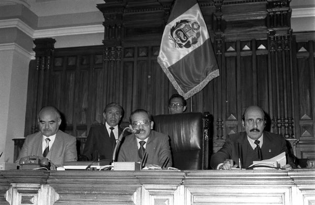 Valentín Paniagua fue elegido como diputado en 1980 y asumió la presidencia de la Cámara de Diputados en 1982. (Foto: Archivo El Comercio)