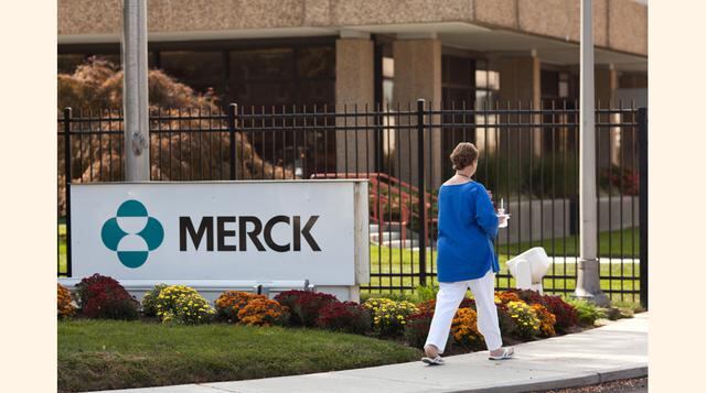 El laboratorio Merck. A mediados de 2002 infló su facturación en US$ 14,000 millones pese a que dichos fondos correspondían a su subsidiaria Medco, encargada de proveer remedios a precios de descuento a varias cadenas de farmacia. Merck contabilizó en su 