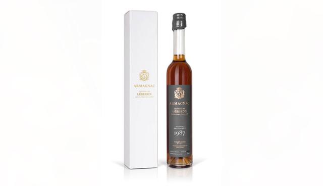 FOTO 3 | Chateau de Leberon 1987 Armagnac 29 años. Producido a partir de uvas cultivadas en una finca establecida en 1939, a partir de viñas de 40 a 60 años de edad, este brandy sin filtrar y sin diluir tiene un gran impacto: 49.9% de alcohol por volumen. Pero una vez que te abres paso a través del calor, percibes notas profundas y lujosas de café, tabaco y especias para hornear. Un bebida para tomar lentamente en las largas noches de invierno.