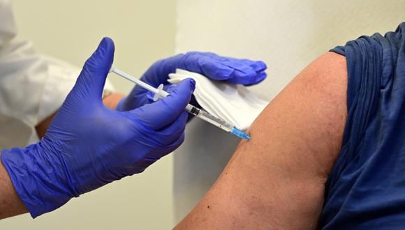 El Minsa informó que se aplicó 380 mil dosis durante la jornada de vacunación de 36 horas ininterrumpidas el último fin de semana en Lima y Callao. La meta era 400 mil. (Foto: AFP)