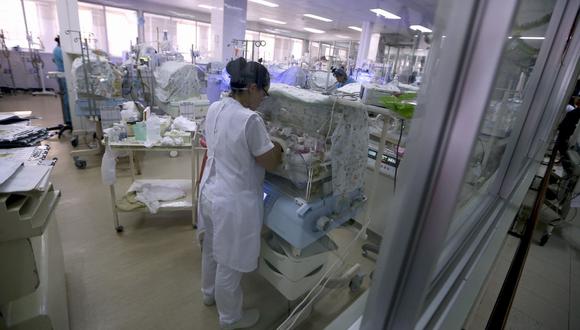La Defensoría del Pueblo solicitó a las autoridades asegurar que los  hospitales de nivel 3 cuenten con una incubadora por cada mil nacimientos. (GEC)