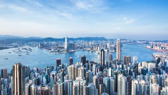 Entre el 2019 y 2020, 20,900 personas abandonaron la ciudad, mientras que entre el 2020 y 2021 fueron 89,200. En este último periodo, unos 13,900 nuevos residentes de la China continental se mudaron a Hong Kong. (Foto: Getty Images).