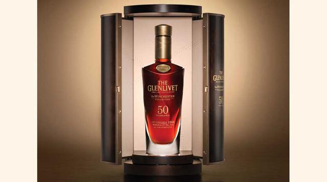 The Glenlivet Winchester Collection: Cosecha 1966 — US$ 25,000. Solo 100 botellas de este raro whiskey han llegado al mercado para coleccionistas. Como suele pasar con estos especímenes de lujo, el empaque llama la atención tanto como el whisky: un gabine