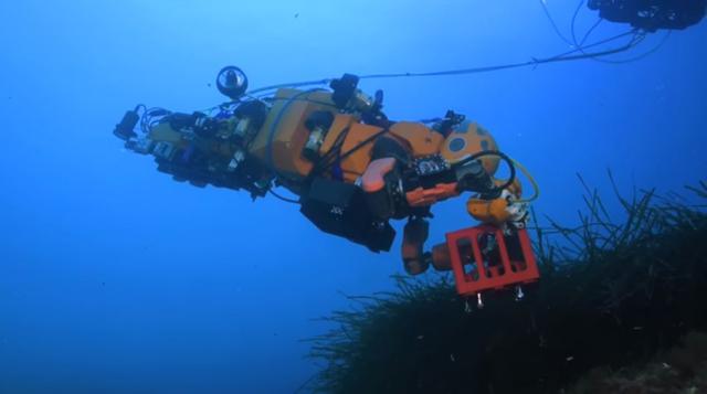 Droids de Buceo. Los buzos que trabajan en profundidades extremas tienen menos de 15 minutos para trabajar y someten sus cuerpos a una presión 10 veces mayor a la normal. Para superar estos desafíos, un equipo de robótica de Stanford diseñó el Ocean One: 