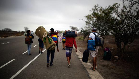 El 65% del millón de migrantes de Venezuela está en situación vulnerable y para sobrevivir un tercio de las familias adoptó "mecanismos extremos", como recolectar restos de comida de la basura, pedir limosna o la prostitución. (Foto de Juan VITA / AFP).