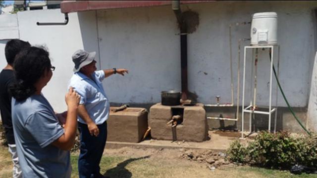 Khoñi-Yaku proyecto del Dr. Miguel Hadzich. Consiste en un sistema sencillo para hervir el agua aprovechando las cocinas mejoradas, es decir las cocinas sociales que el estado entrega a familias vulnerables en zonas alto andinas.