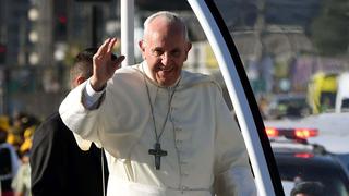 Papa Francisco llega al Grupo N° 8 para iniciar visita al Perú