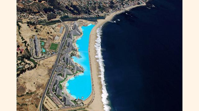 Vista aérea de la piscina de más de 1 kilómetro  de longitud, cubriendo un área de ocho hectáreas. (Foto: Megaricos)