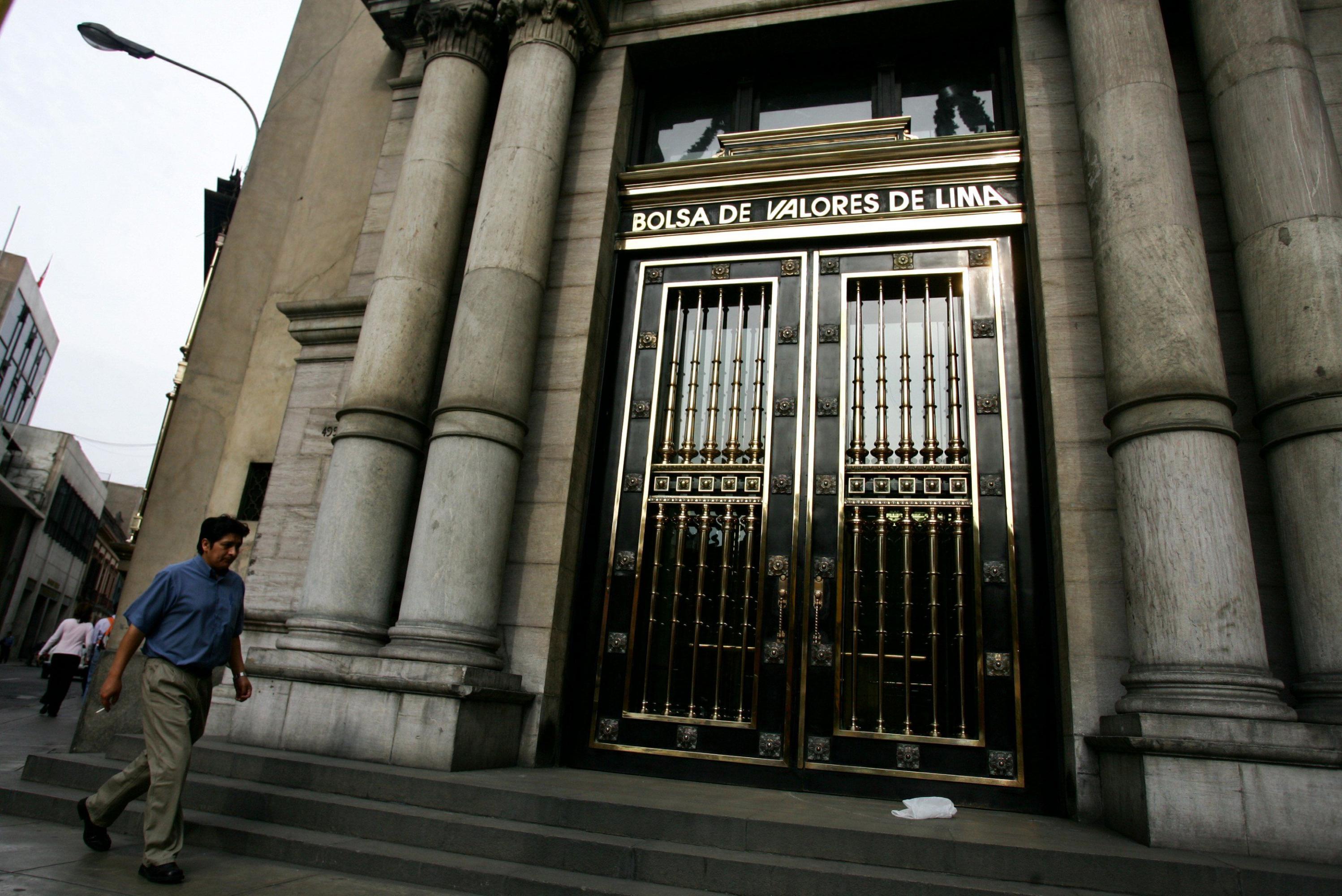 Hoy se cotizaron acciones de 49 empresas, de las que 16 subieron, 14 bajaron y 19 se mantuvieron estables.&nbsp;(Foto: GEC)