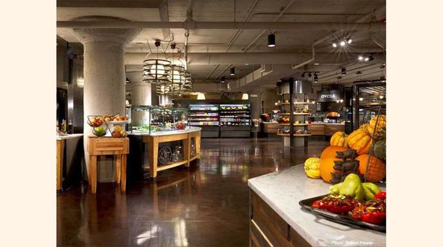 3. Starbucks reúne a sus empleados en Seattle en una acogedora cafetería con todos los servicios.