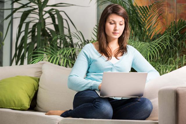 FOTO 9 | Deja la oficina para cuando puedas pagarla. En el capítulo financiero, los gastos fijos pueden llegar a constituir un cuello de botella asfixiante. Por eso conviene separar muy bien aquello que es básico para que el negocio funcione de lo que es accesorio.  Hoy en día muchas empresas han empezado en sus casas particulares, o en coworkings, para después pasar a tener oficinas propias cuando las cuentas lo han permitido.