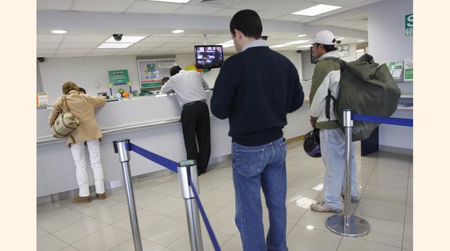 Aumenta tus flujos de ingresos. Después de estudiar a millonarios durante cinco años, el autor Thomas Corley descubrió que el 65 por ciento de los millonarios tenía tres arroyos, el 45 por ciento tenía cuatro negocios y el 29 por ciento tenía cinco o más 