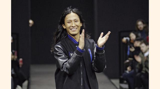 Alexander Wang lanzó su marca en el 2007. En Nueva York estudió moda y una vez que acabó fundó su marca con la ayuda de su hermano Dennis. (Foto: Getty)