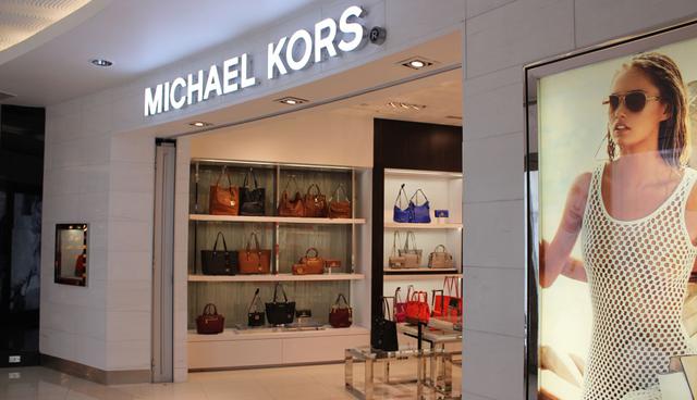 FOTO 7 | Michael Kors Bolsos, zapatos y accesorios. (Foto: Difusión)