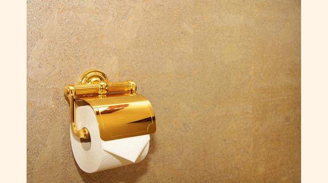 Papel higiénico de oro, incluso si eres millonario puede que quieras reconsiderar tus finanzas si piensas gastarte la increíble suma de $1,3 millones (1,2 millones de euros) en solo papel higiénico para el baño. (foto: iStock.com/Fotofid).