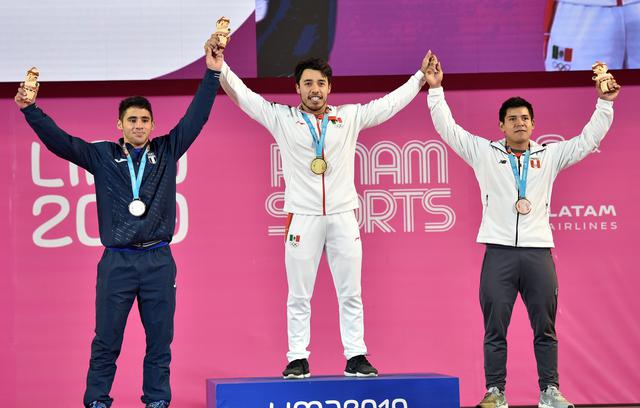Luis David Bardalez: Medalla de bronce en levantamiento de pesas masculino. (Foto: AFP)