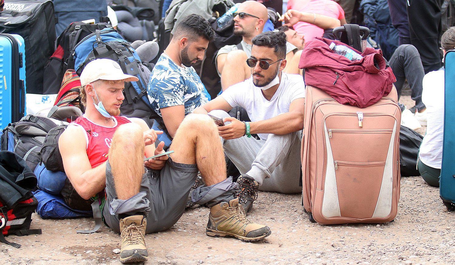 Miles de turistas permanecen varados en todo el mundo en medio de las cuarentenas que declaran los países para controlar la propagación del coronavirus.