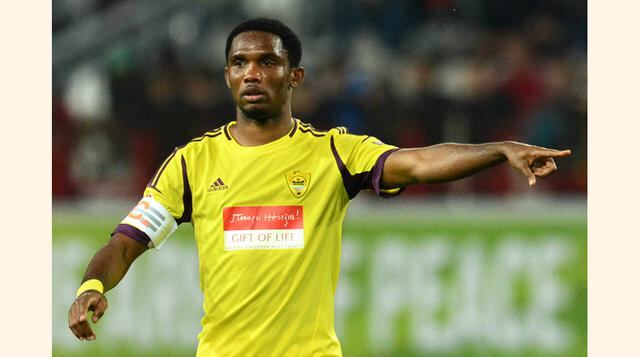 Samuel Eto'o. Se convirtió en el jugador mejor pagado del mundo con su pase al Anzhi ruso, superando a Cristiano Ronaldo y Messi, pero nunca pudo destacar y luego de una temporada el jugador tuvo que abandonar el club para reducir costos en el equipo