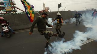 Marcha contra peaje: policías se enfrentan a manifestantes en Puente Piedra