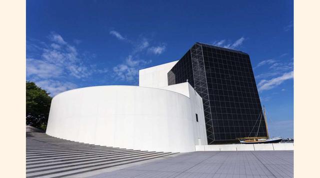 La Biblioteca y Museo JFK en Boston, EE UU. Es ell depósito oficial de los papeles y la correspondencia original de la administración de Kennedy, así como de libros especiales, o materiales publicados e inéditos.
