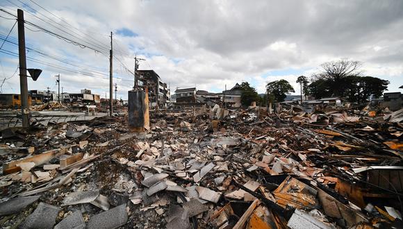 Ruinas de un distrito comercial que se incendió debido al terremoto se ven en la ciudad de Wajima, prefectura de Ishikawa, el 4 de enero de 2024. (Foto: AFP)