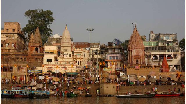 En Varanasi abunda la construcción de templos y viviendas a orillas del río.