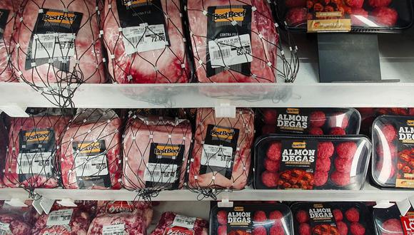 Fotografía tomada en la sección de carne vacuna de un supermercado en Curitiba, Brasil, el 23 de febrero de 2023. (Foto de Eduardo Matysiak / AFP)