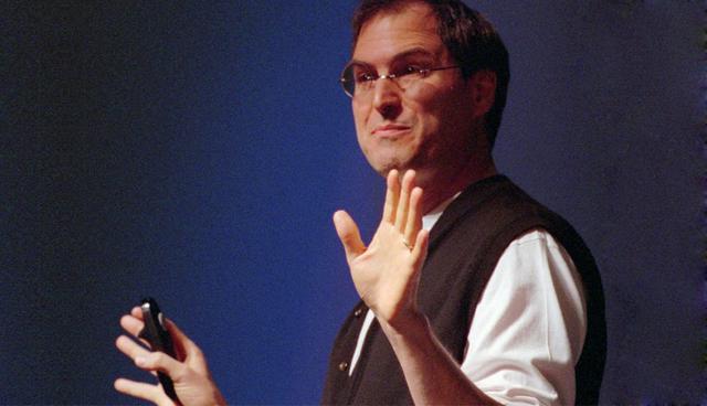 FOTOS 1 | El cofundador de Apple, Steve Jobs, se alejó de la compañía (o fue expulsado, según otras versiones) en 1985, luego de un enfrentamiento con el CEO John Sculley. Doce años después, Apple compró la startup de Jobs, NeXT Computer, lo que lo llevó nuevamente al redil. Irónicamente, Jobs tal vez orquestó otra destitución: pocos meses después de regresar a Apple, Jobs convenció a la junta directiva para que destituyera al entonces CEO Gil Amelio. Jobs se convirtió en CEO en 1997, y el resto es historia. (Foto: AP)