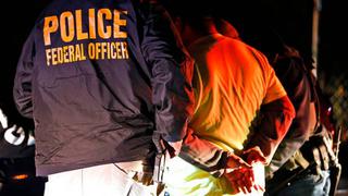 Críticas y escrutinio rodean labores de policía migratoria en EE.UU.