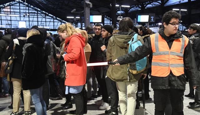 Además, los franceses protestan por el régimen de pensiones.  (Foto: AFP)