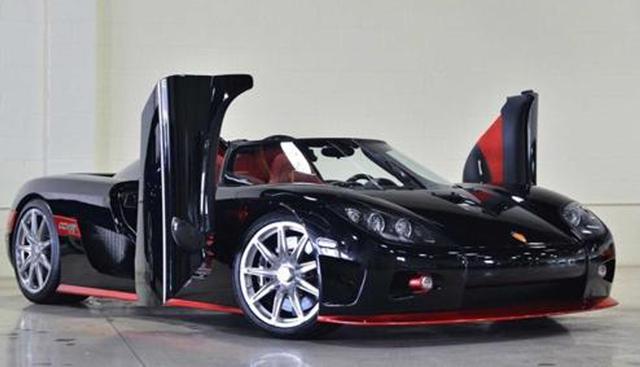 FOTO 9 | Koenigsegg CCX de 2009. Solo existen 4 ejemplares de esta joya automovilística sueca. Desde la fundación a mediados de la década de 1990 de la empresa ha sacado varios modelos de superdeportidos al mercado y varios de ellos presumieron de ser los más rápidos de su tiempo.

Su motor V8 de 4,7 litros produce 1.018 caballos a 7.200 rp. Fue el tercer automóvil de producción más potente del mundo, después del SSC Ultimate Aero TT3 y del Bugatti Veyron Super Sport.