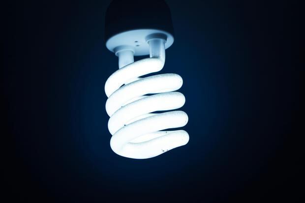 Las bombillas LED (Light Emitting Diode) son más eficientes energéticamente que las bombillas incandescentes tradicionales, lo que significa que consumen menos electricidad para producir la misma cantidad de luz (Foto: Pexels)