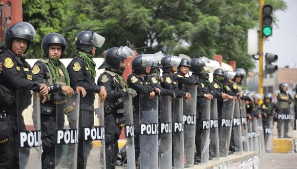 “Creo que ningún sector puede obviar el inmenso sacrificio de la Policía y Fuerzas Armadas”, dijo el premier Otárola. (Foto: Britanie Arroyo / @photo.gec)