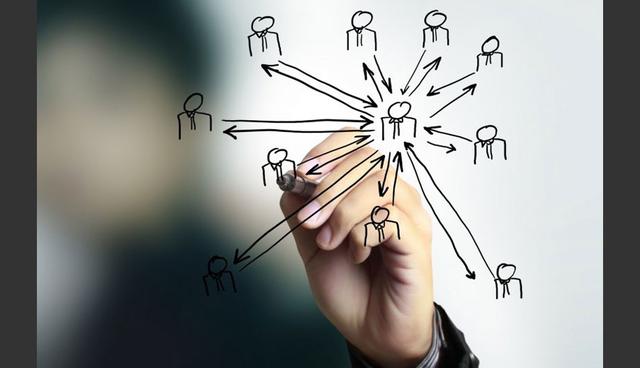 FOTO 4 | Mantén siempre una actitud de feedback
Ningún emprendedor debe tener miedo de recibir feedback, pues es la única forma en la que es posible entender dónde está la oportunidad de mejora para un producto. ¿Te imaginas cuál es el oro del feedback? Encuentra la respuesta después de escuchar el podcast. 
 
Si escuchaste todo el episodio, estarás buscando el curso sobre Human Centered Design (HCD) que Empréndete recomienda. Puedes tomarlo haciendo click aquí 

No olvides que puedes entender más sobre la teoría de Jobs to be Done en nuestro portal Premium. ¡Inscríbete ya! (Foto: Difusión)