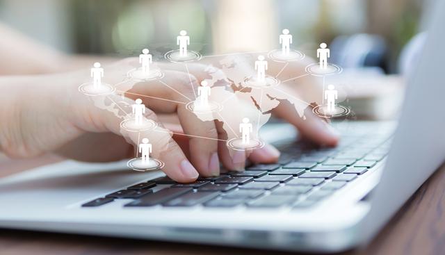 Foto 4 | Conocimientos digitales: Hoy en día es imposible pensar en un rubro que no haya sido afectado por la transformación digital. En este sentido, los trabajadores deben de poder desenvolverse con aparatos tecnológicos, programas y otras herramientas digitales, especialmente las compañías regionales o globales. (Foto: Freepik)