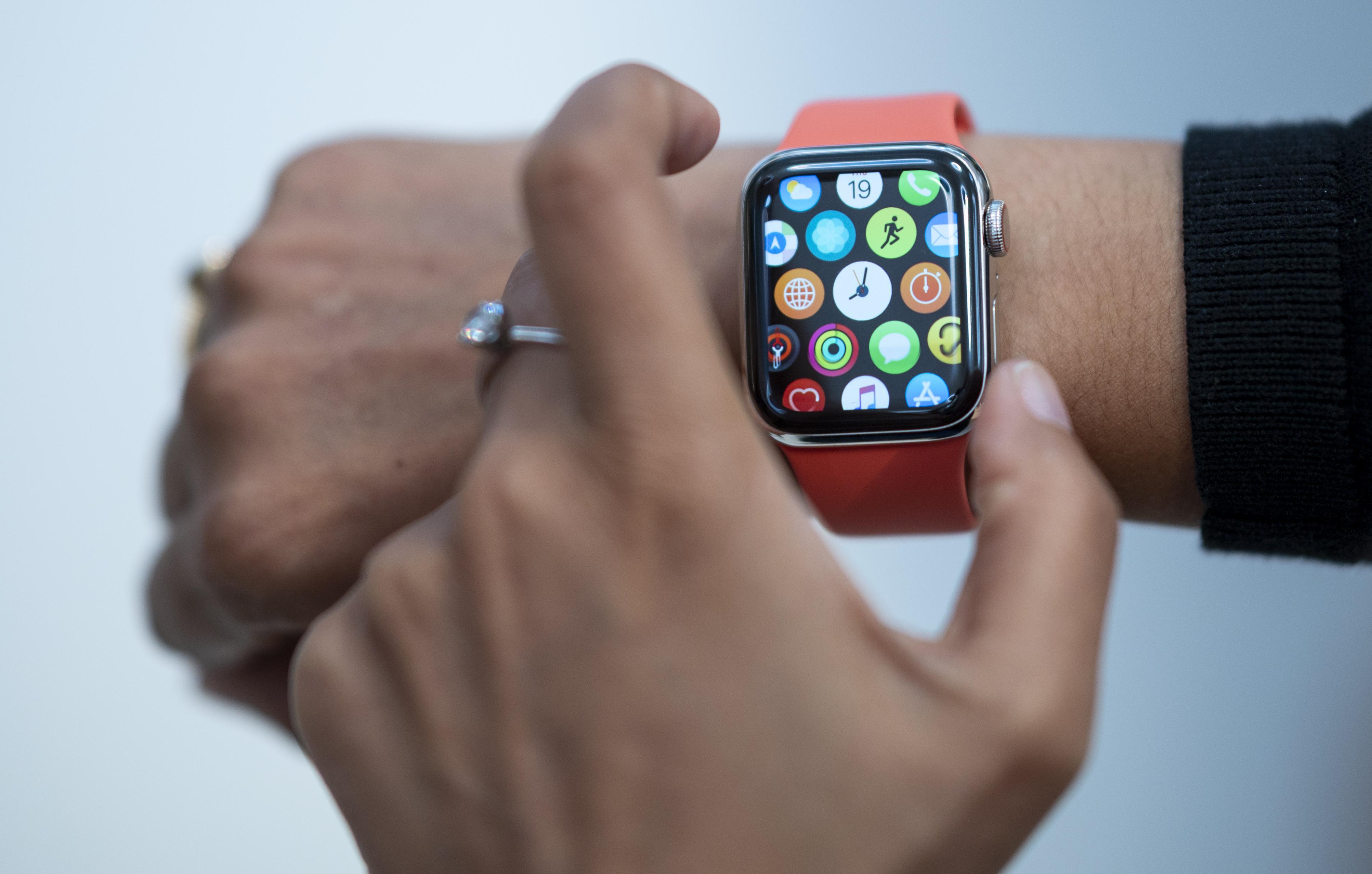 El Apple Watch gana la batalla contra los relojes suizos. (Foto: AFP)