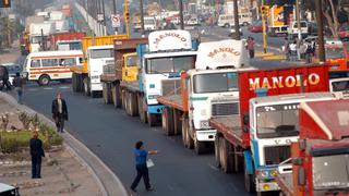 Huelga de transportistas se levanta: Gobierno cede en bajar precios del diésel y otras demandas